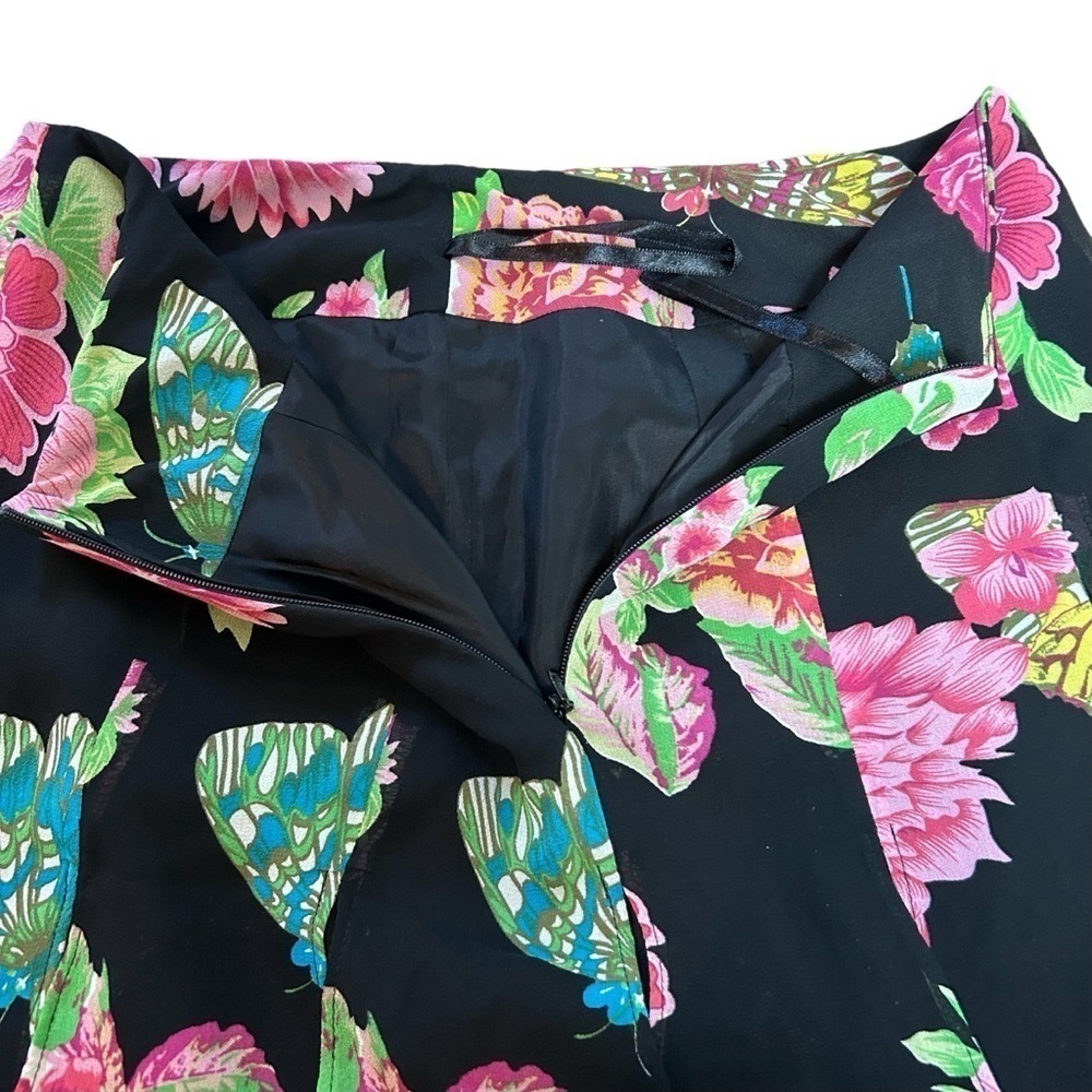 Karen Kane Flowers & Butterflies in Black Print Silk Open Panel Skirt - Picture 6 of 15